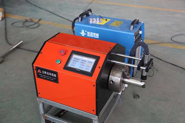 等離子切割機(jī)是借助等離子切割技術(shù)對(duì)金屬材料進(jìn)行加工的機(jī)械。